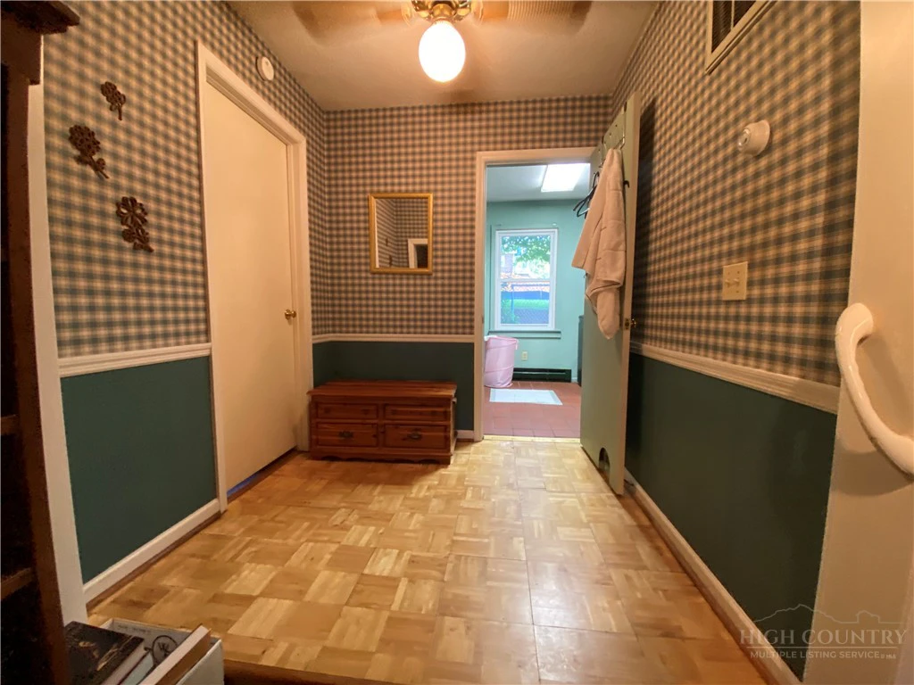 Image number 7 for the current listing
