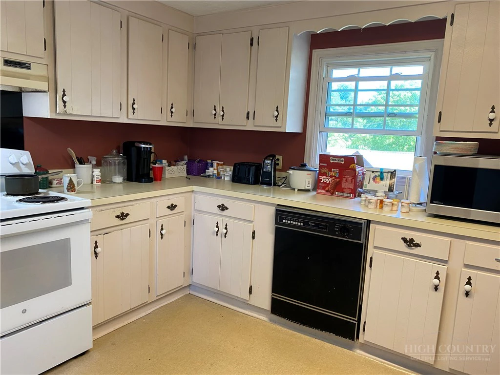 Image number 11 for the current listing