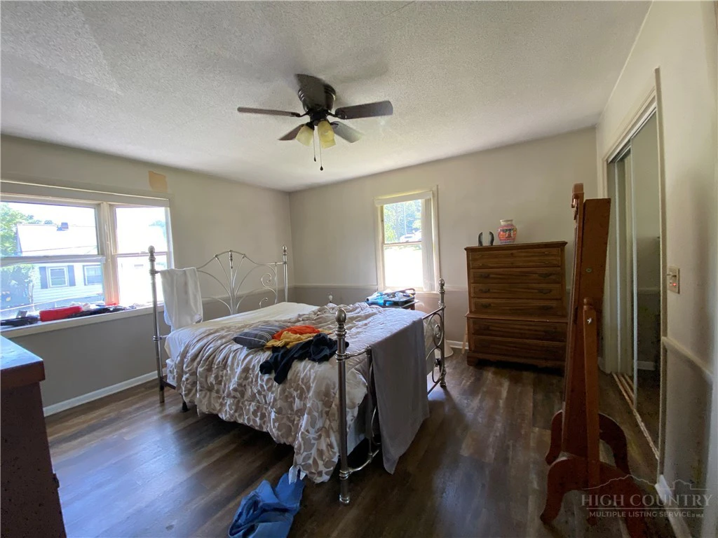 Image number 18 for the current listing