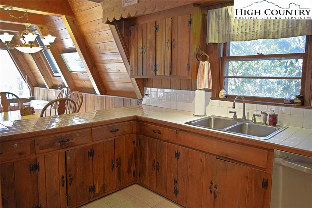 Image number 3 for the current listing