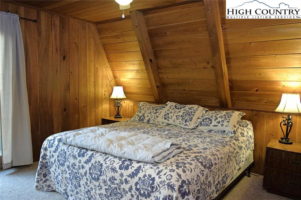 Image number 4 for the current listing