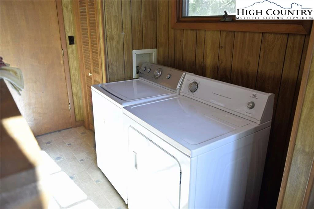 Image number 11 for the current listing