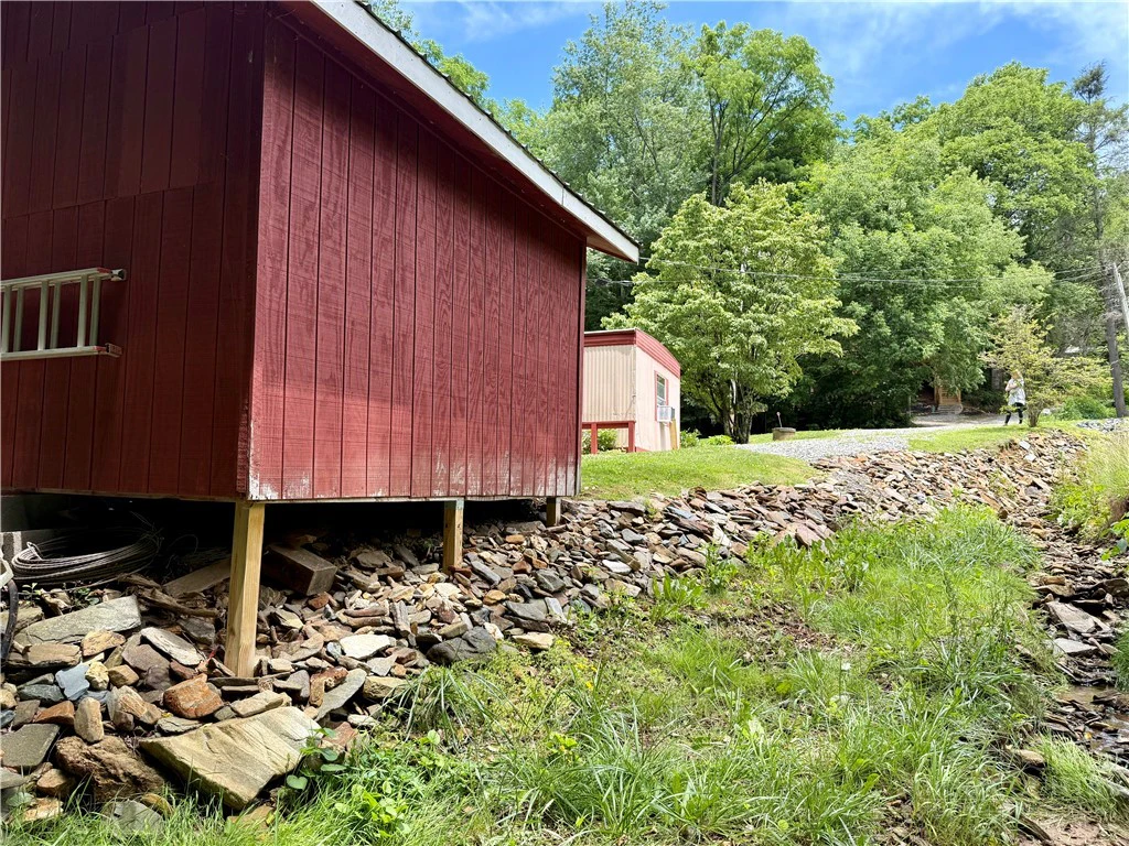 Image number 16 for the current listing