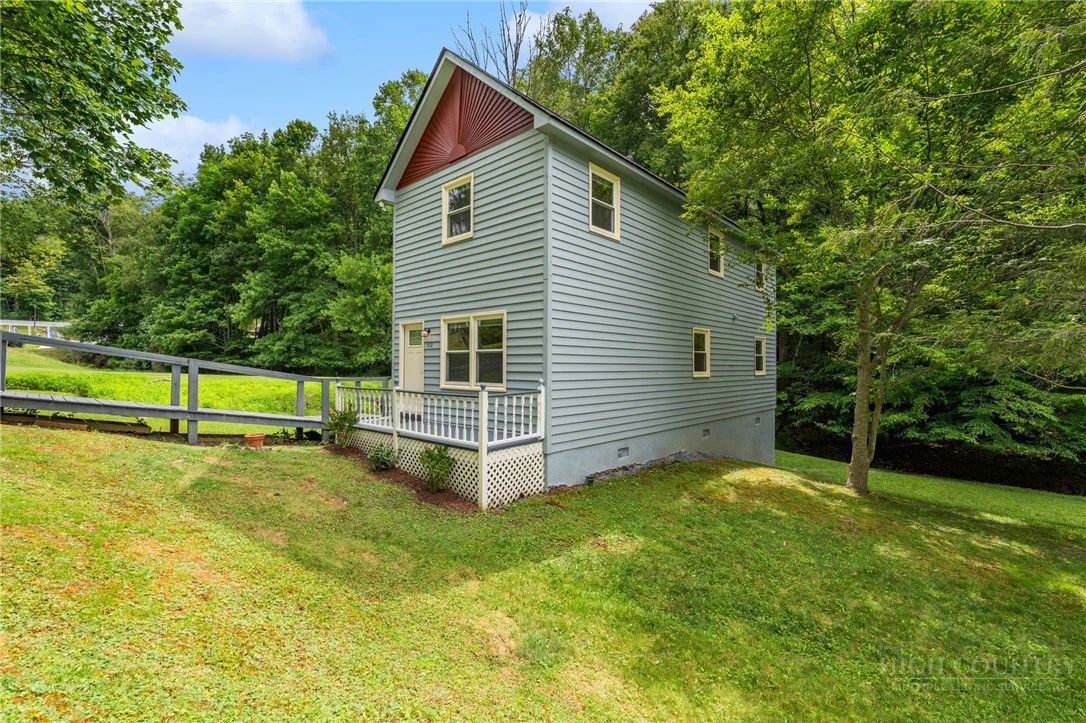 Image number 1 for the current listing