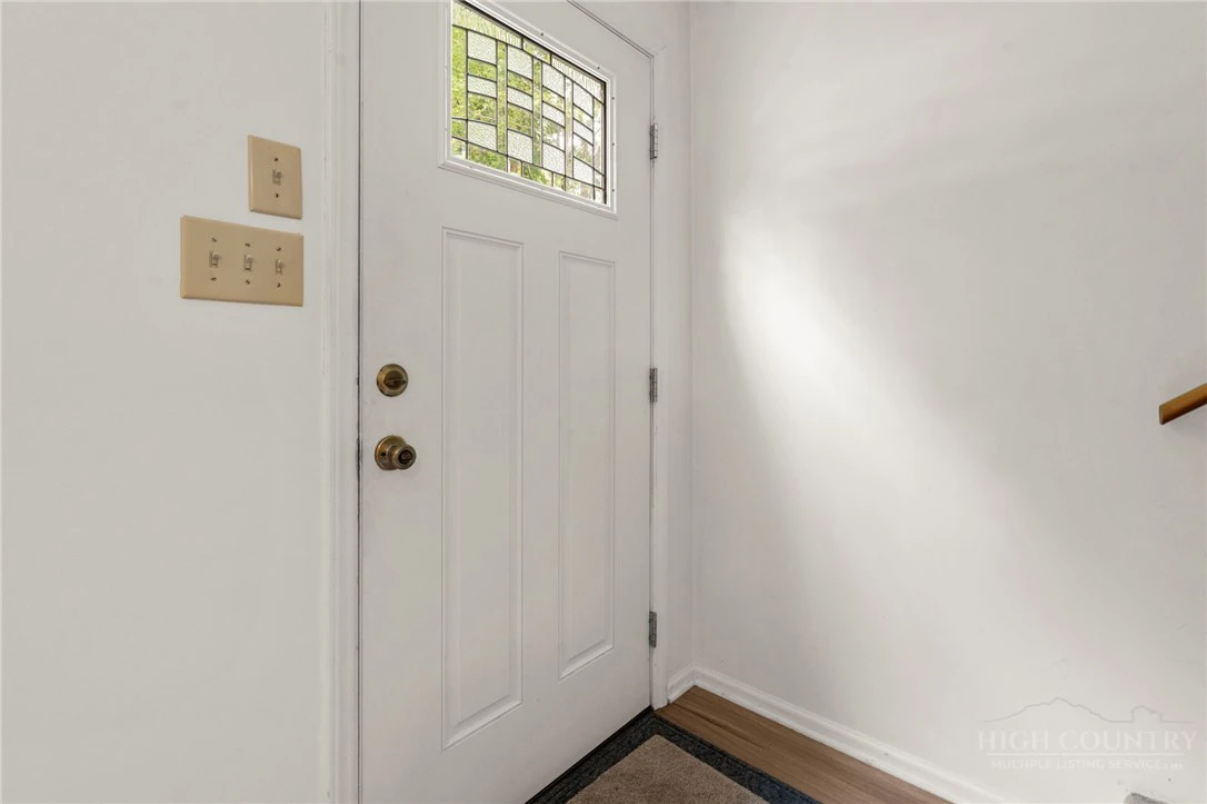 Image number 5 for the current listing