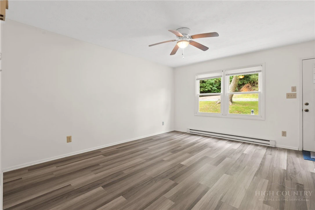 Image number 6 for the current listing