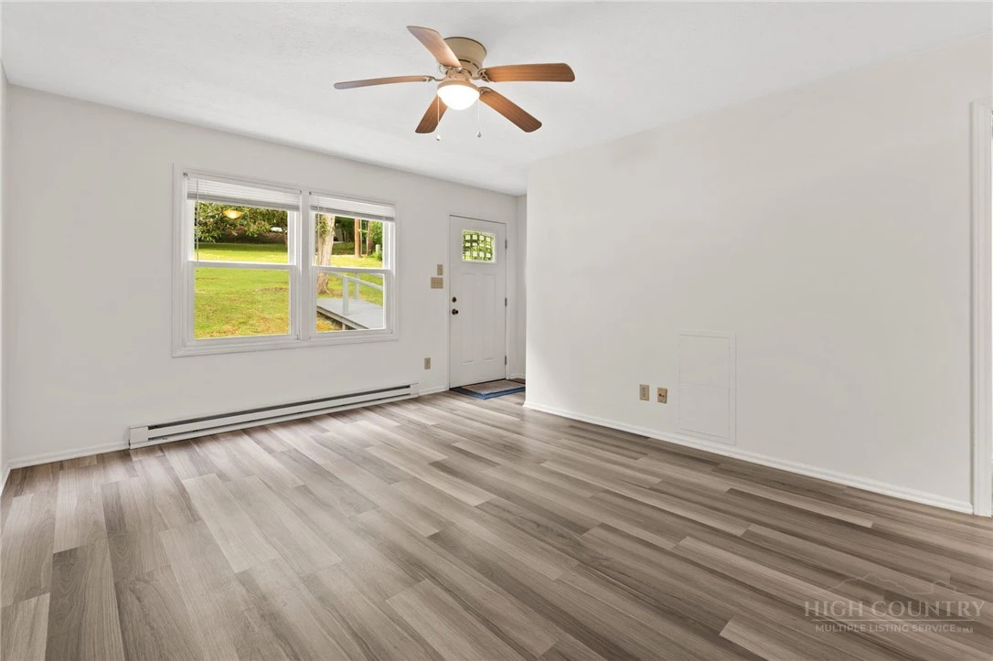 Image number 7 for the current listing