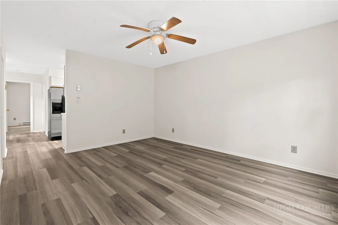 Image number 9 for the current listing