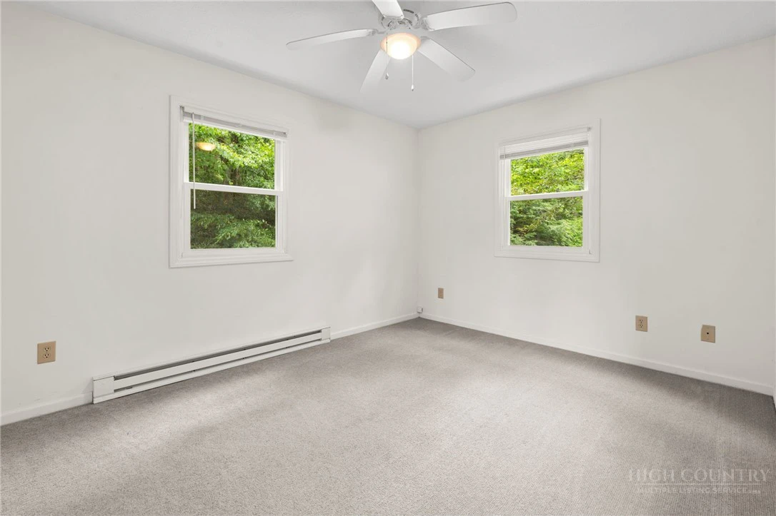 Image number 18 for the current listing