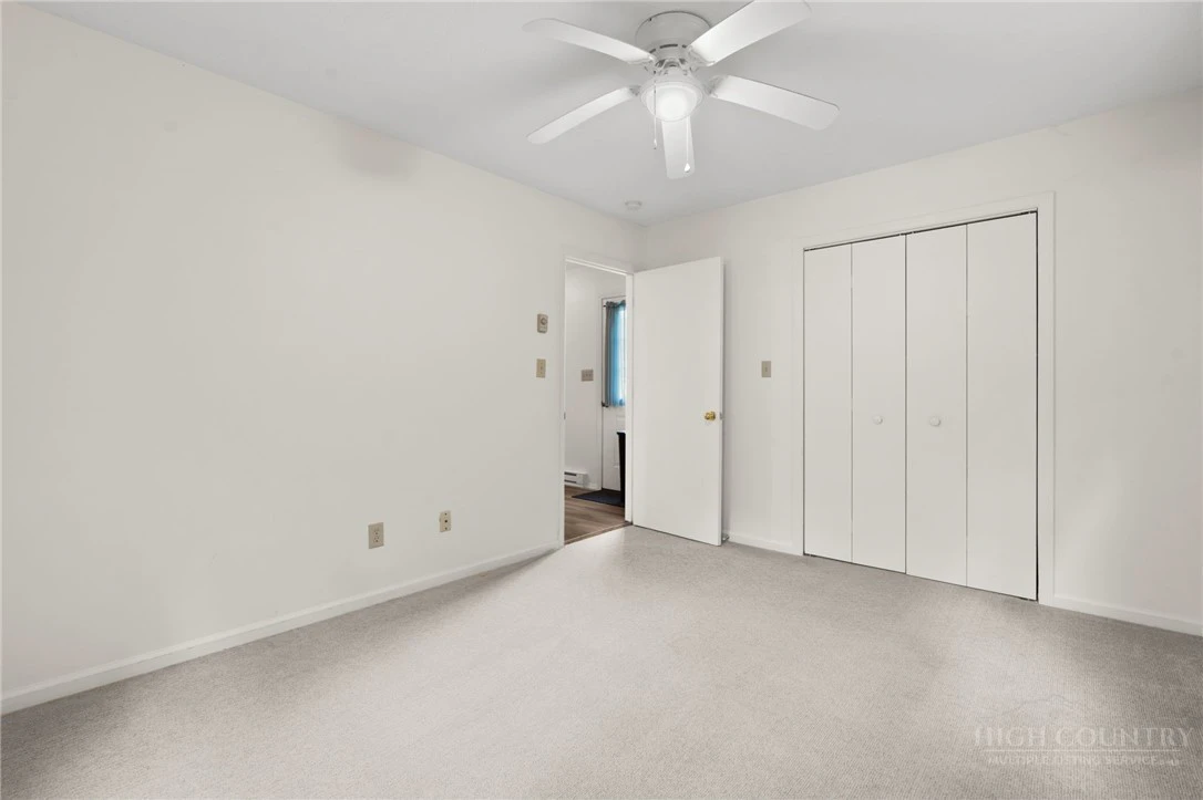 Image number 19 for the current listing