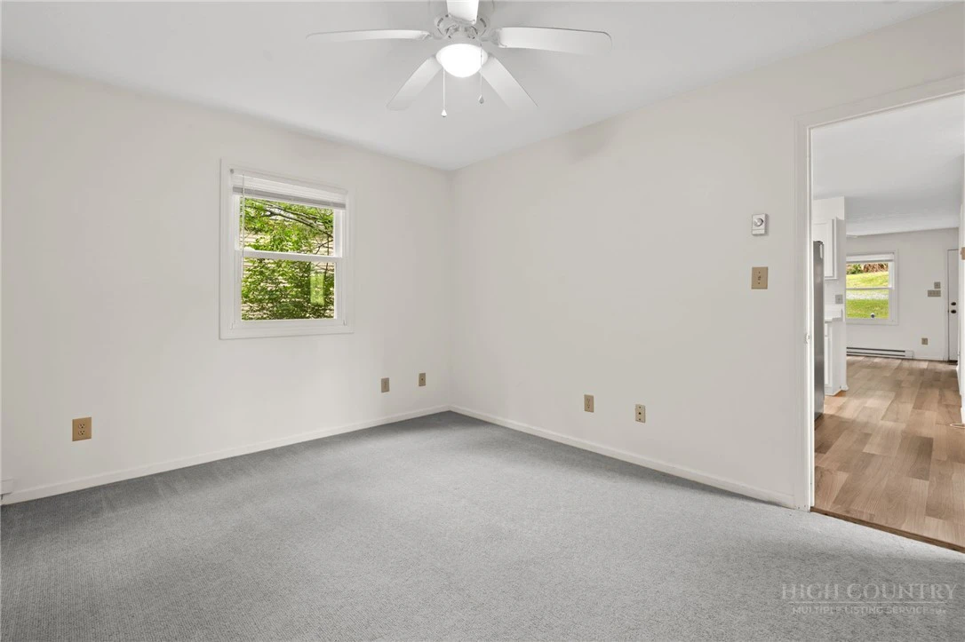 Image number 20 for the current listing