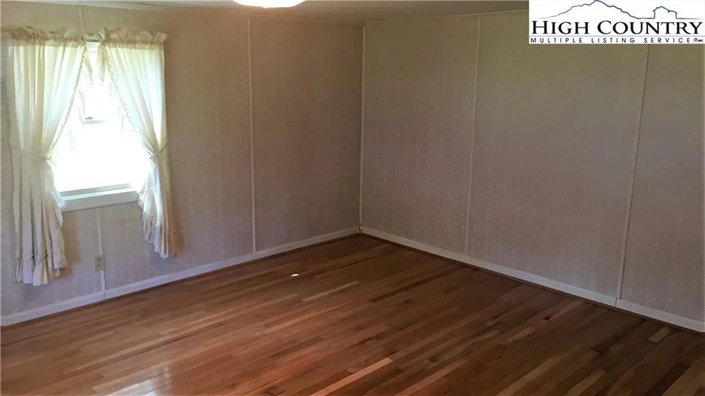 Image number 3 for the current listing