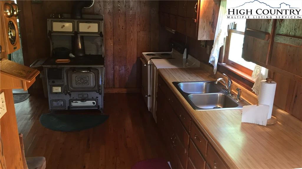 Image number 12 for the current listing