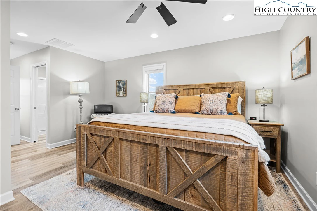 Image number 6 for the current listing