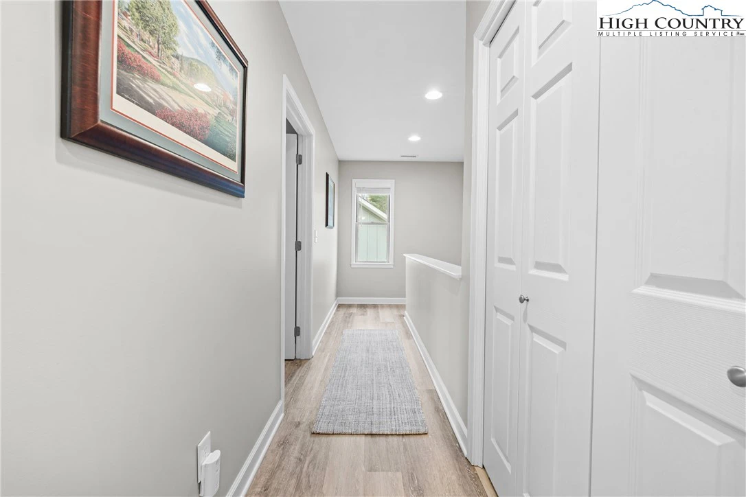 Image number 2 for the current listing
