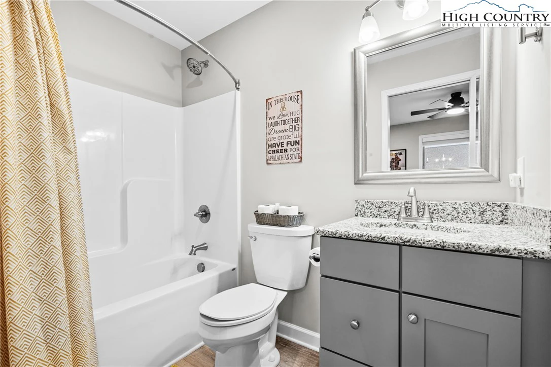 Image number 3 for the current listing