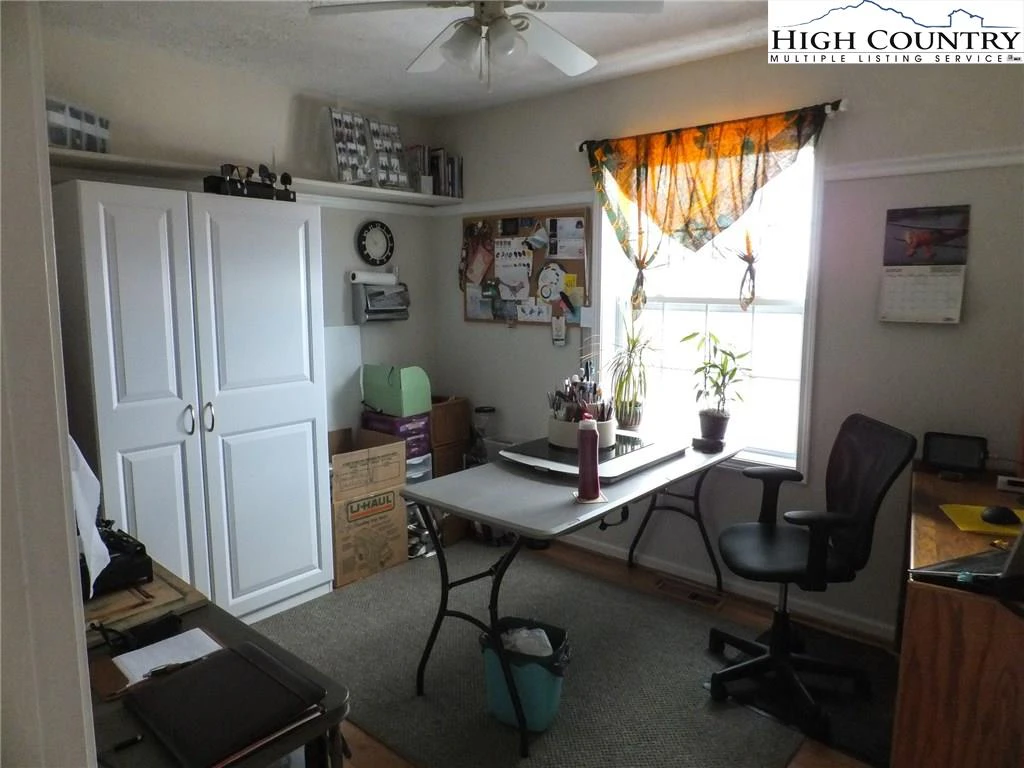 Image number 16 for the current listing