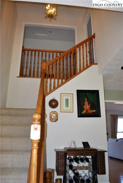 Image number 14 for the current listing