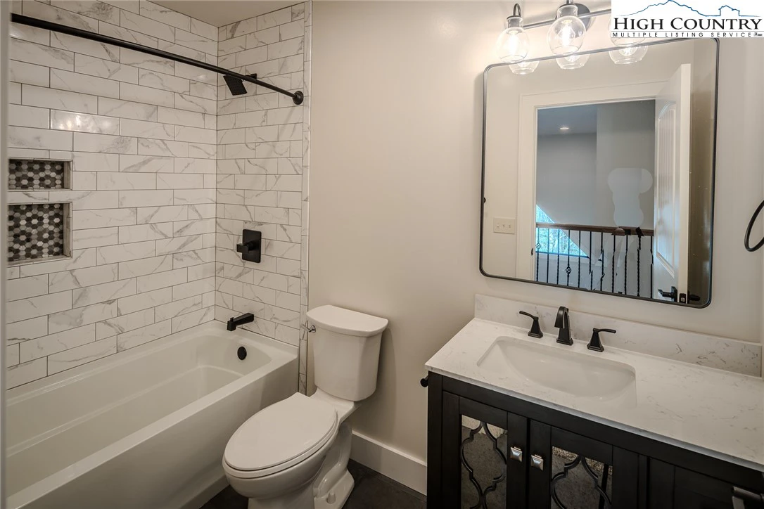 Image number 2 for the current listing
