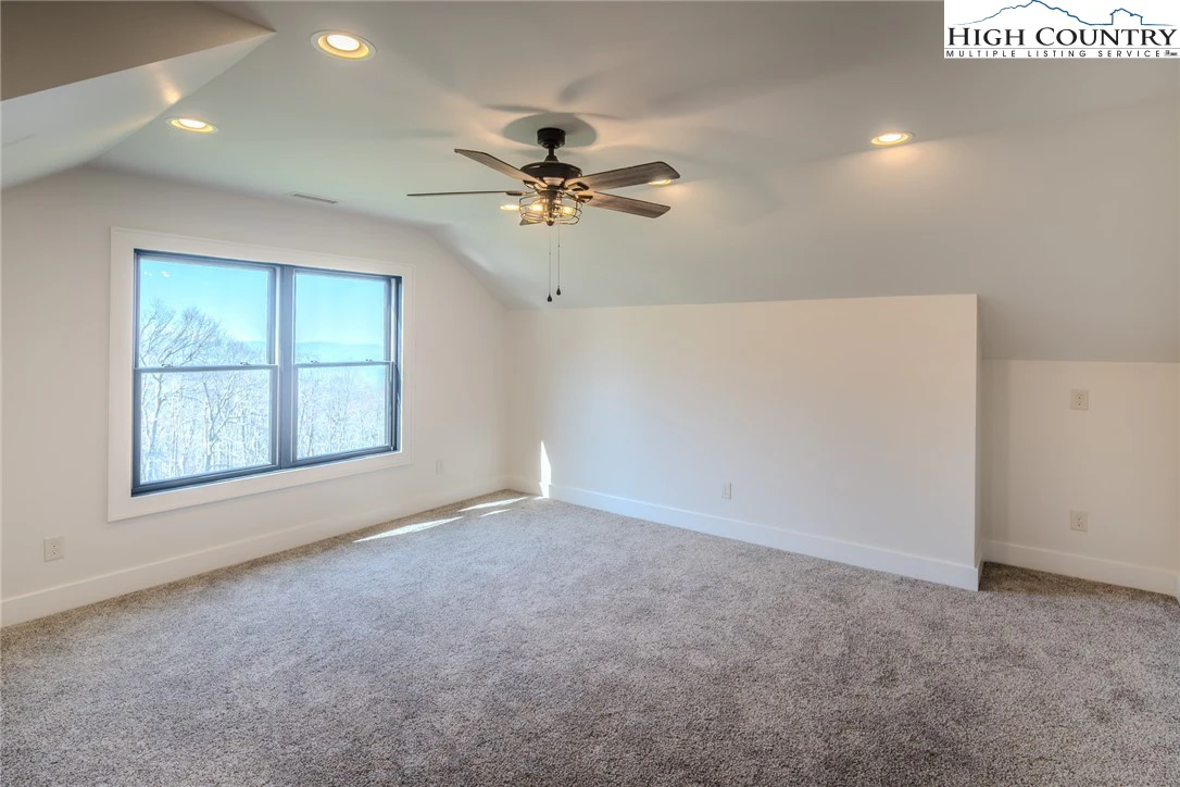 Image number 4 for the current listing