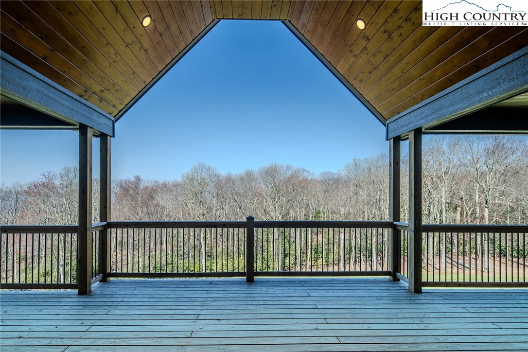 Image number 19 for the current listing