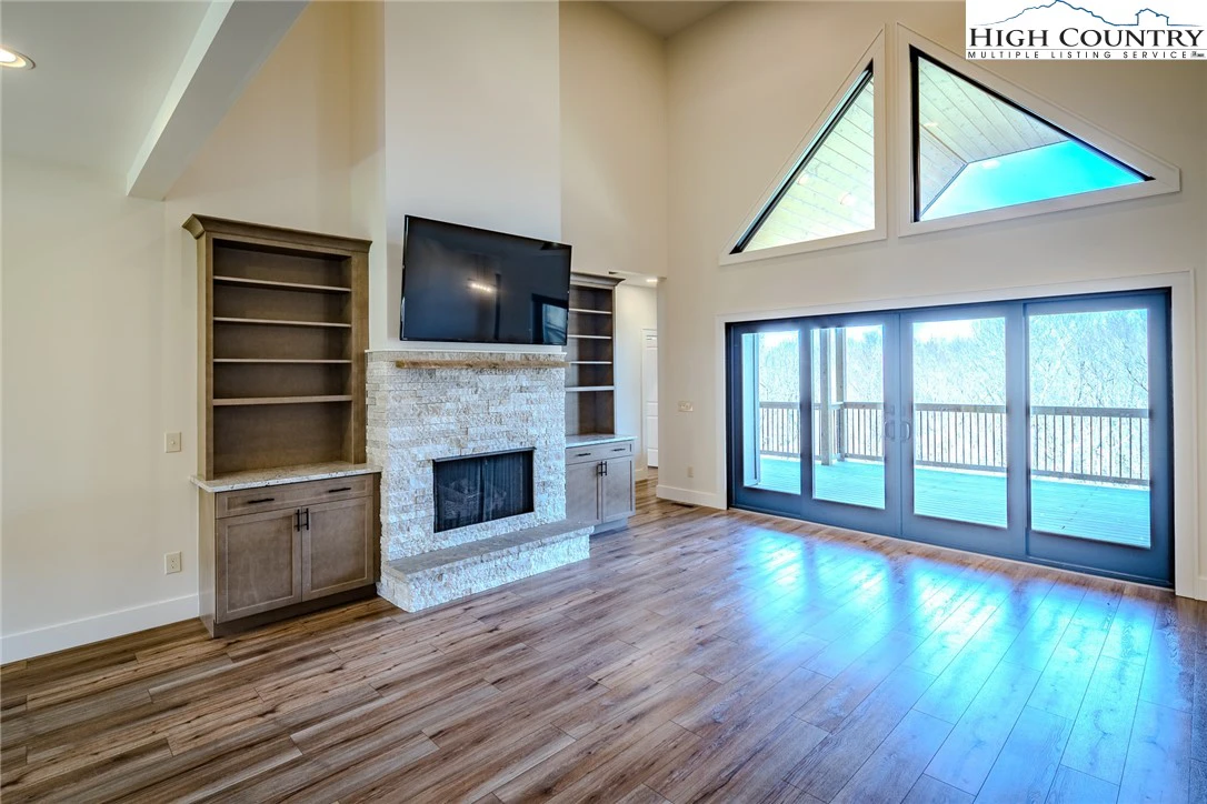Image number 12 for the current listing