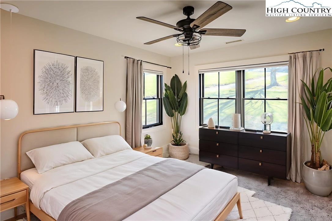 Image number 3 for the current listing
