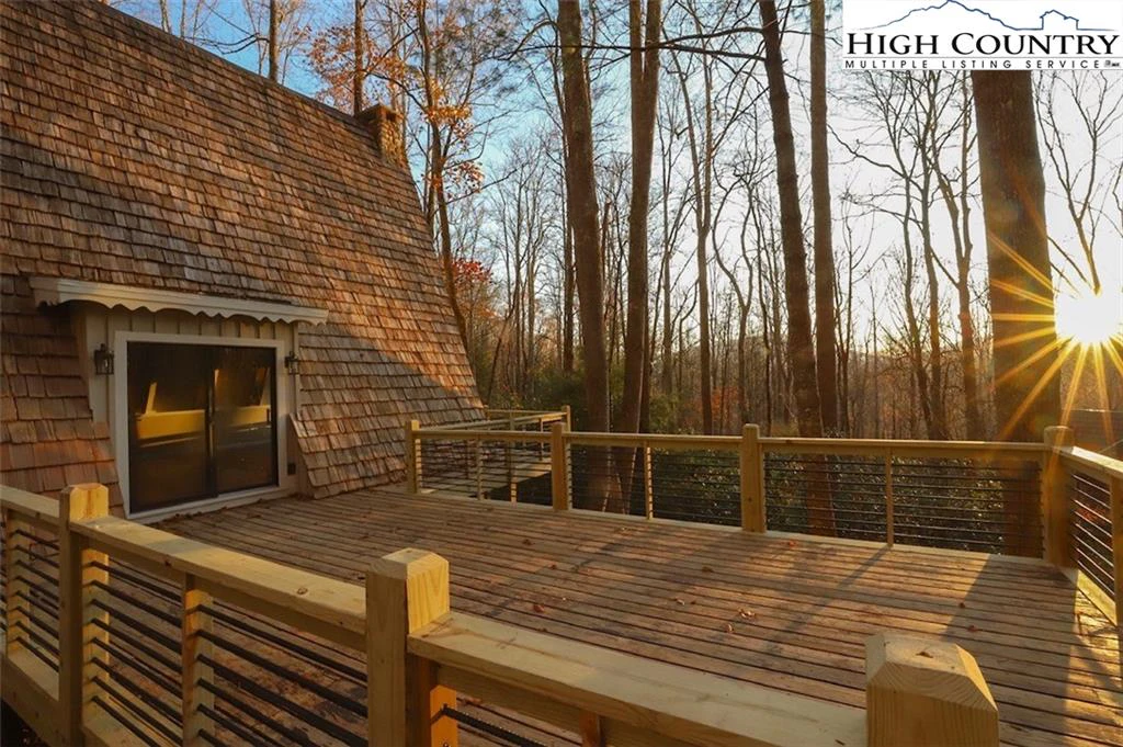 Image number 1 for the current listing