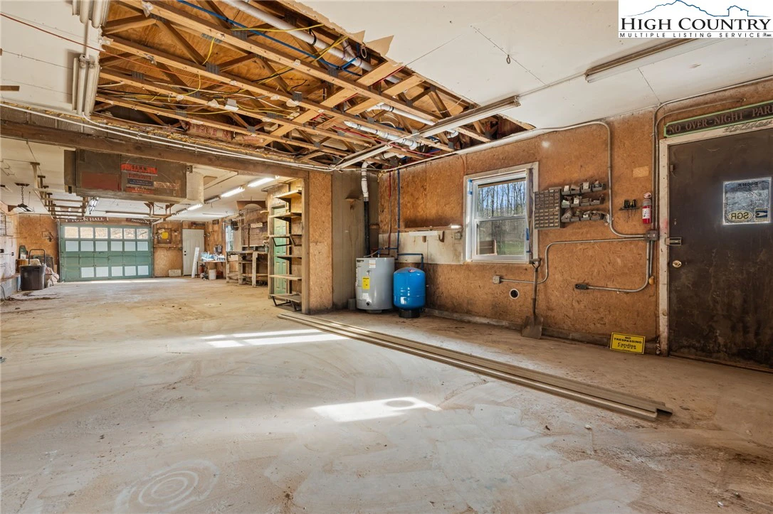 Image number 11 for the current listing