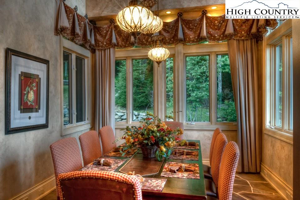 Image number 9 for the current listing
