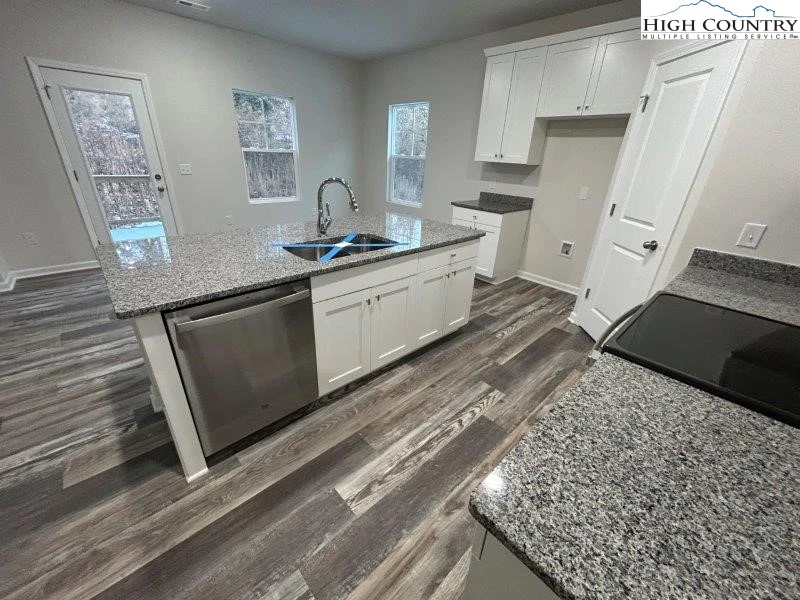 Image number 27 for the current listing