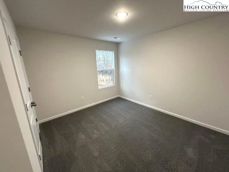 Image number 5 for the current listing