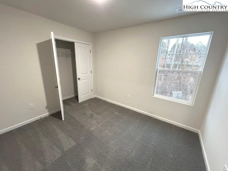 Image number 7 for the current listing