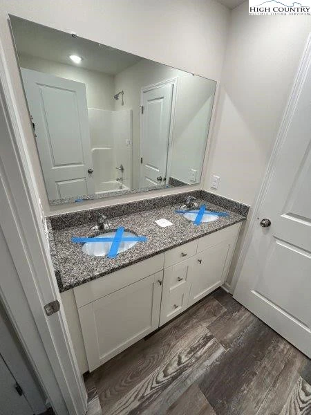 Image number 2 for the current listing