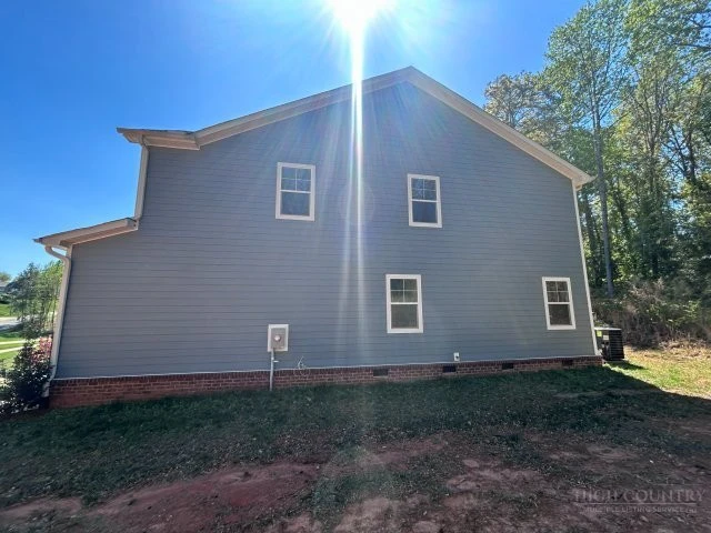 Image number 17 for the current listing