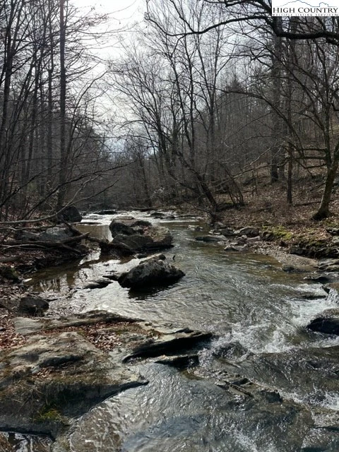 Image number 19 for the current listing