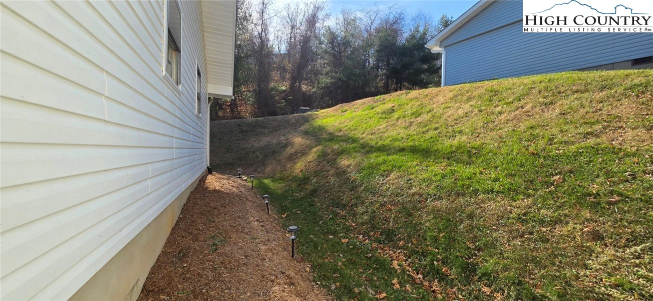 Image number 21 for the current listing