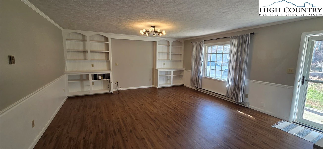 Image number 15 for the current listing