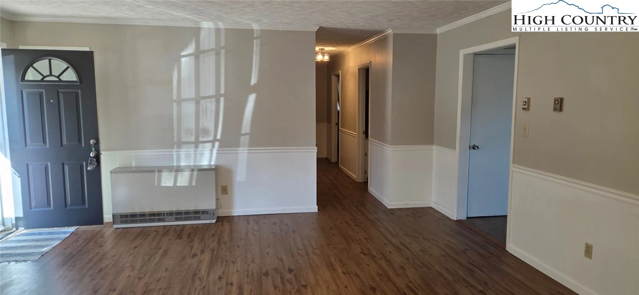 Image number 14 for the current listing