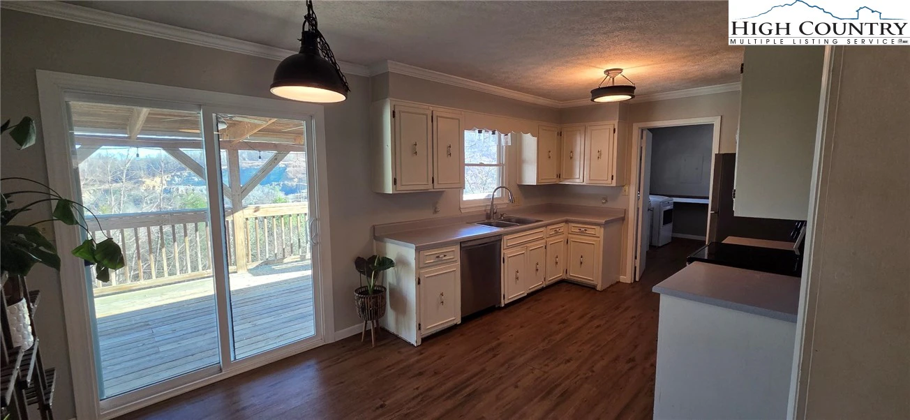 Image number 13 for the current listing