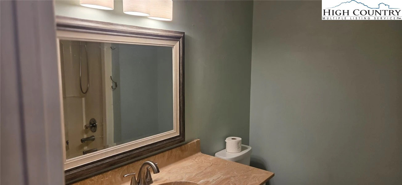 Image number 5 for the current listing