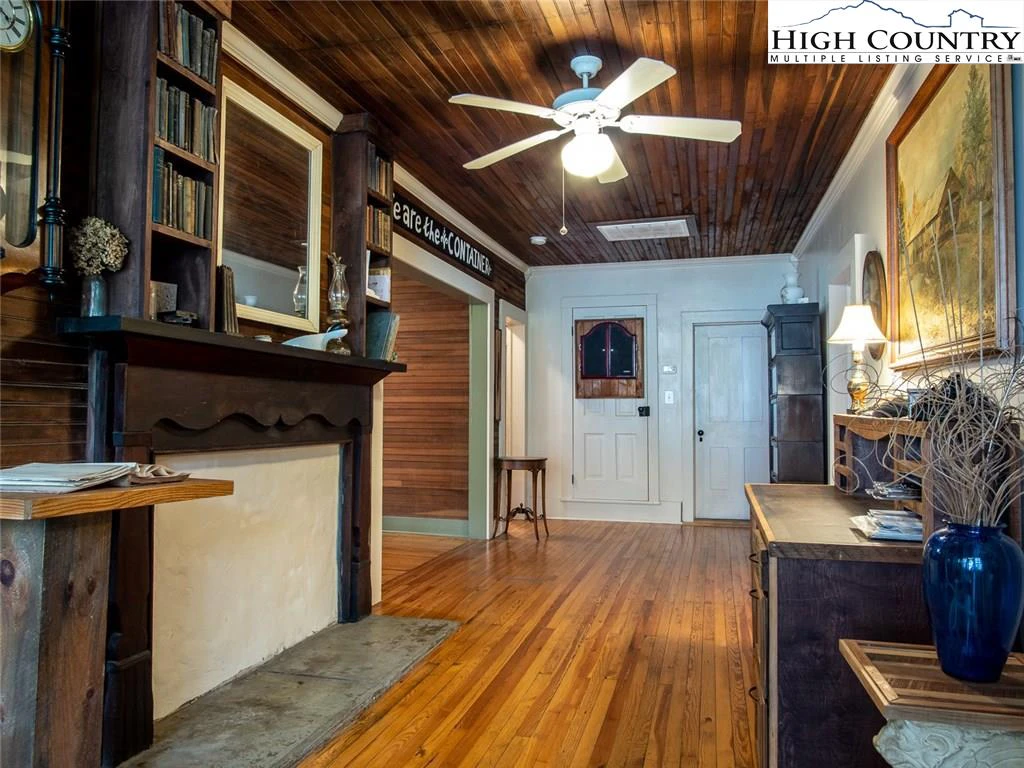 Image number 15 for the current listing
