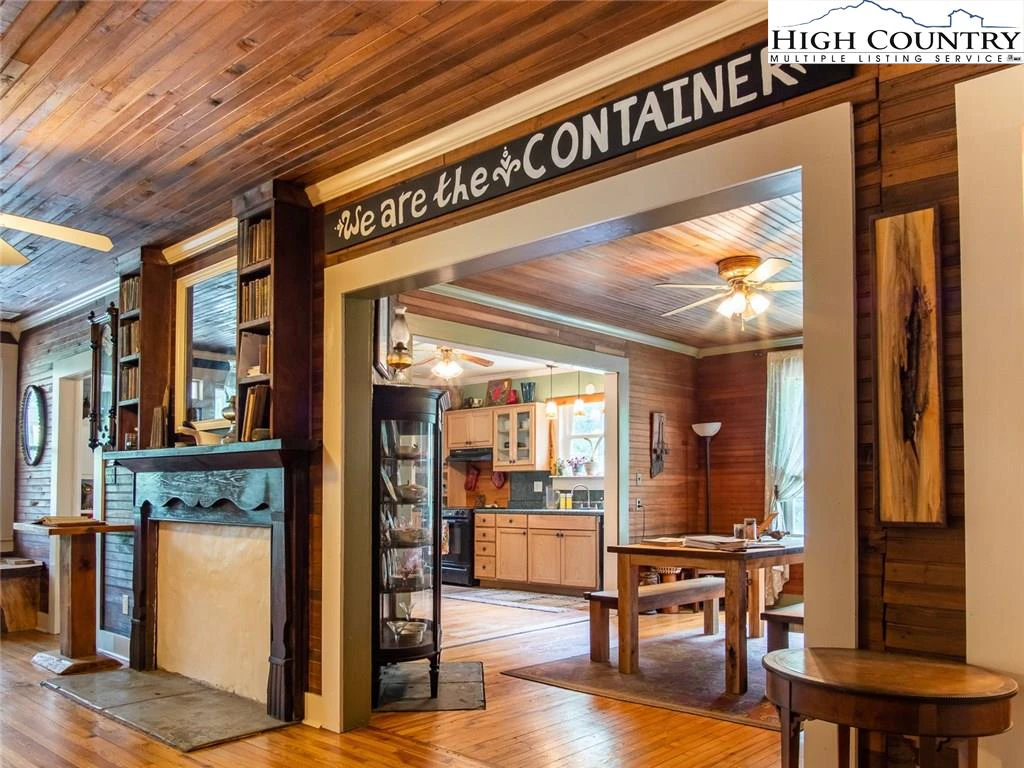 Image number 2 for the current listing