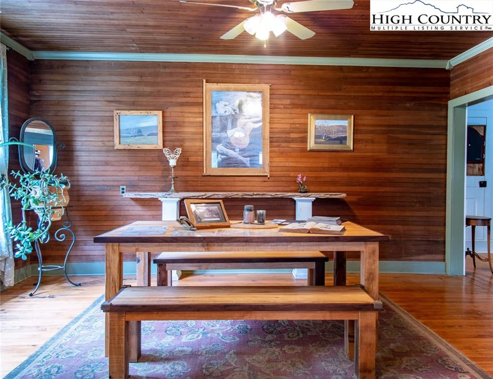 Image number 13 for the current listing