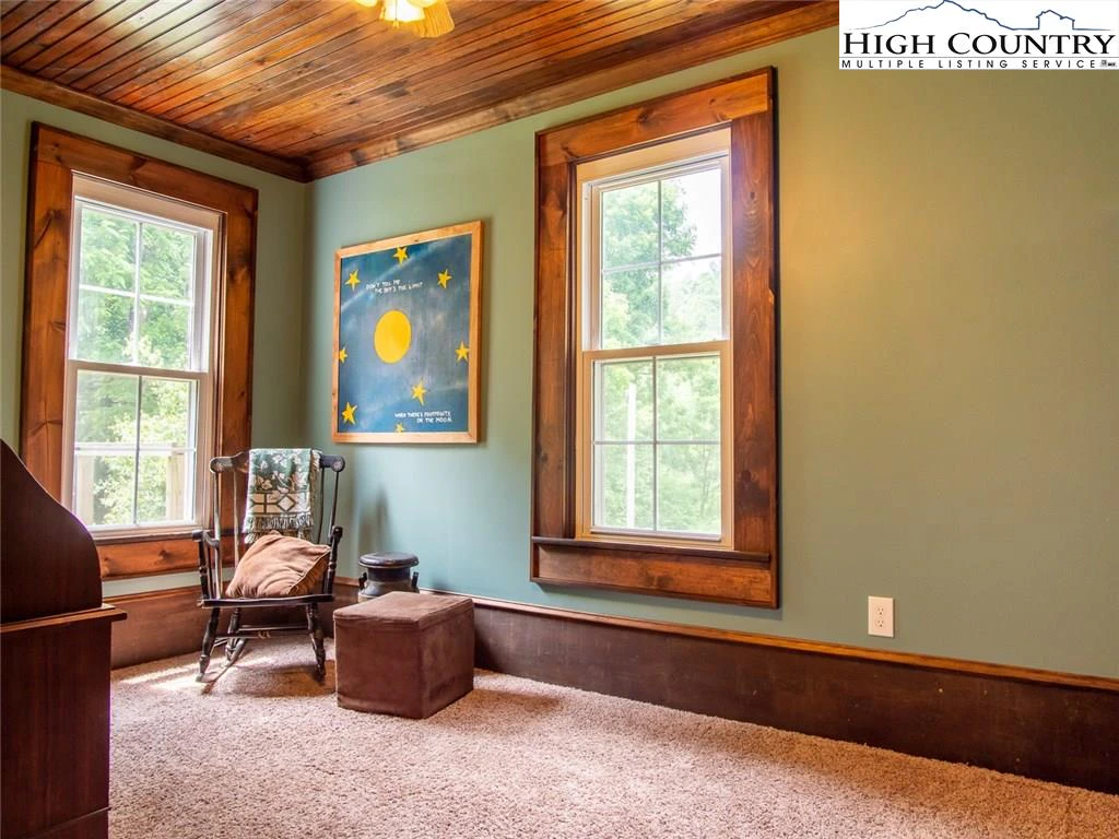 Image number 12 for the current listing