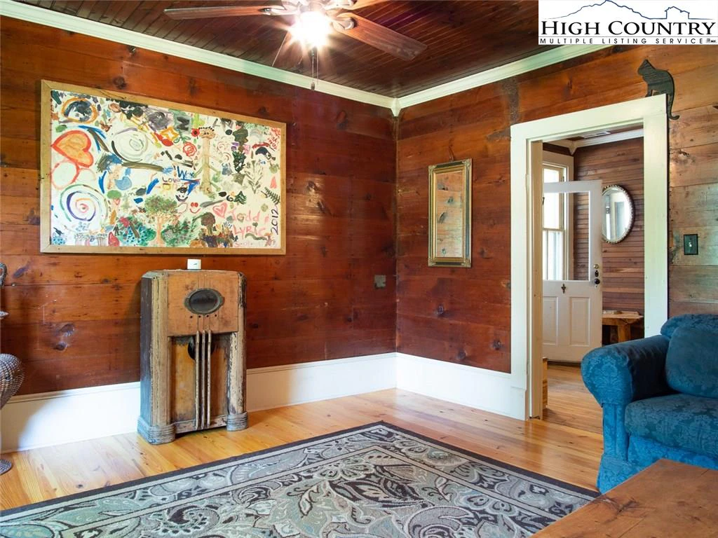 Image number 11 for the current listing