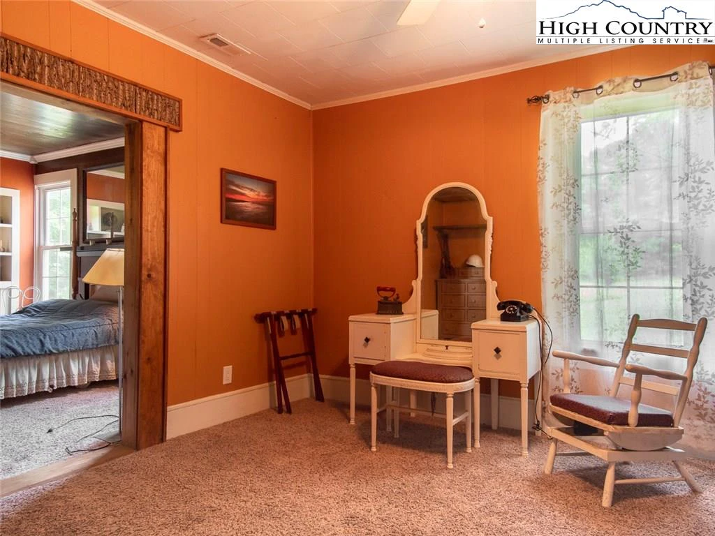 Image number 10 for the current listing