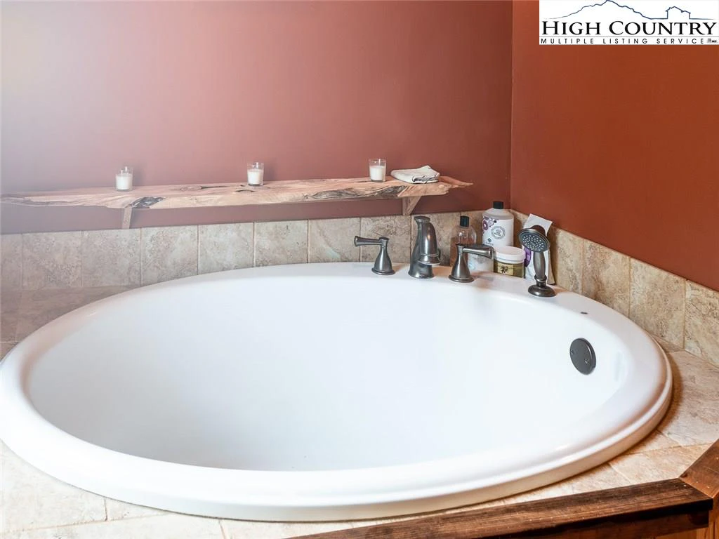 Image number 6 for the current listing