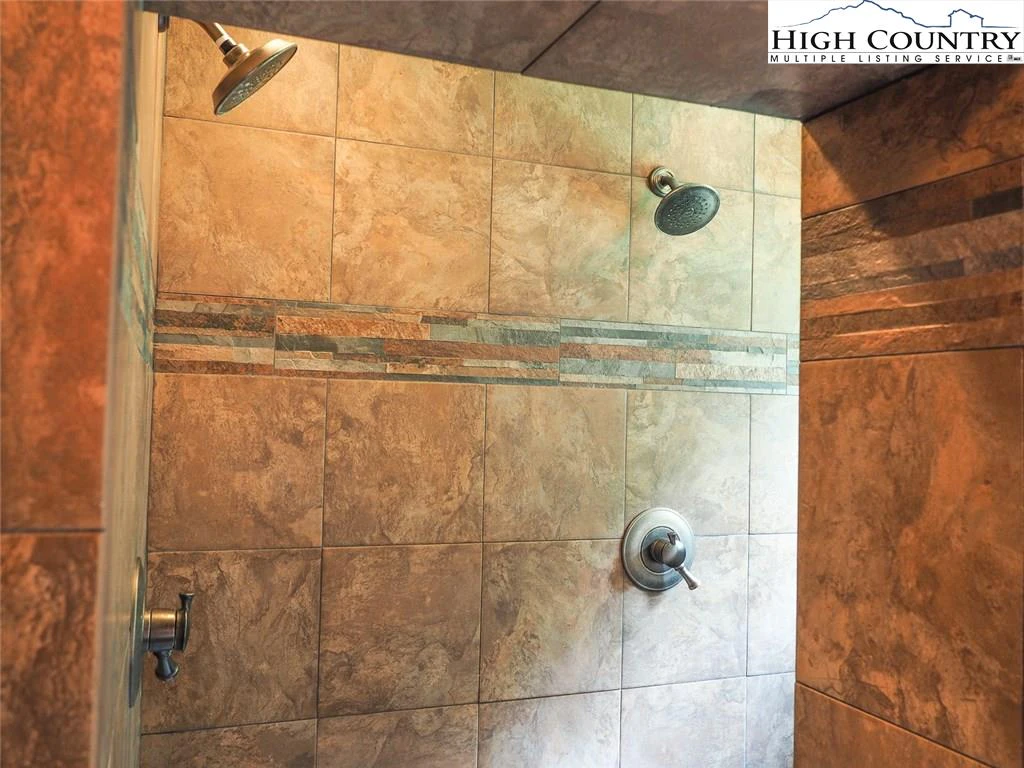 Image number 5 for the current listing