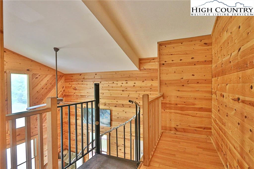 Image number 2 for the current listing